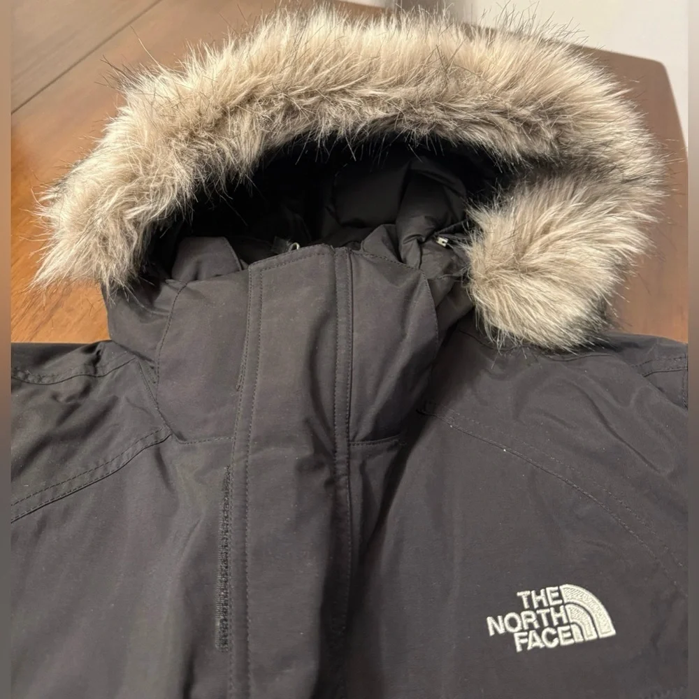 The North Face Men's Black HyVent Jacket size L 14/16